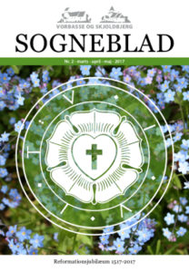 Vorbasse og Skjoldbjergs kirkeblad nr. 2 2017. Sognebladsforside med et billede af Lutherrosen i hvid på en bund af forglemmigej blomster